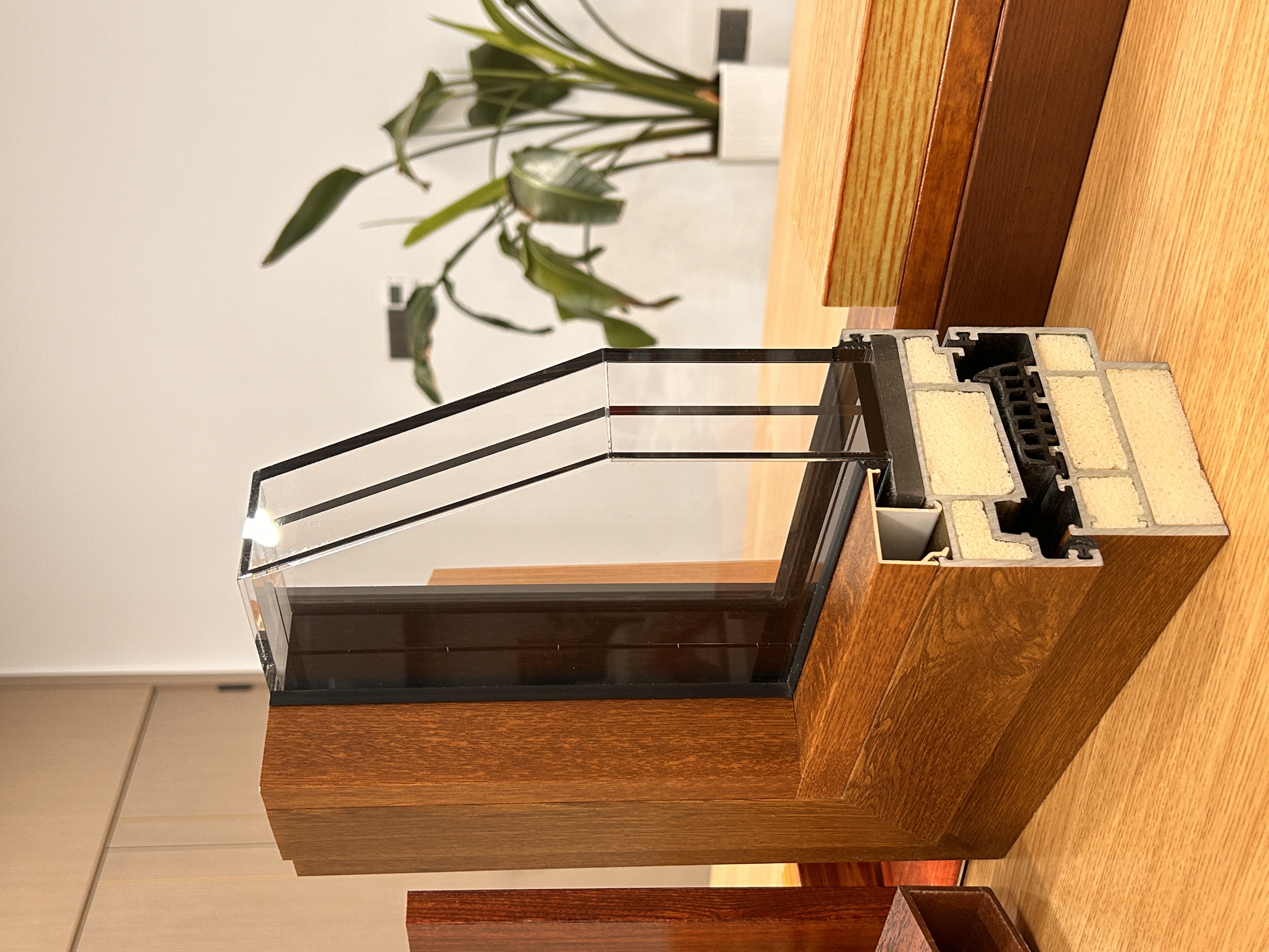 玻璃钢窗框：传统窗框的性能革新者